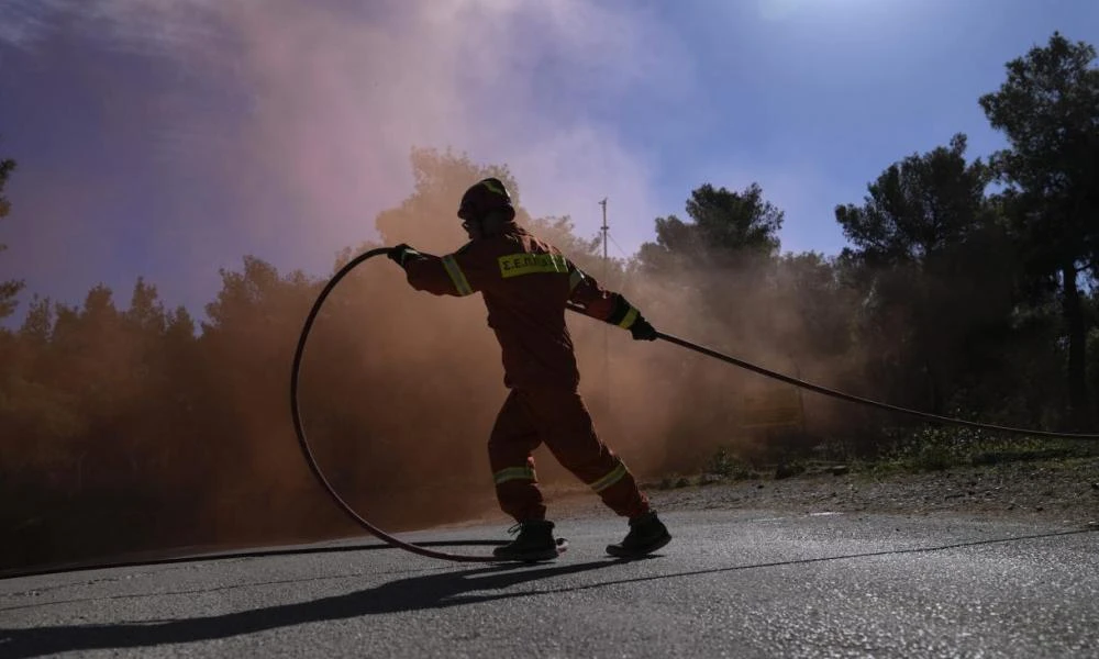 Σε επιφυλακή η Πολιτική Προστασία σε έξι περιφέρειες: Επιμένουν οι ισχυροί άνεμοι ως την Τρίτη -«Αν είναι έτσι από τώρα τι θα γίνει το καλοκαίρι;»